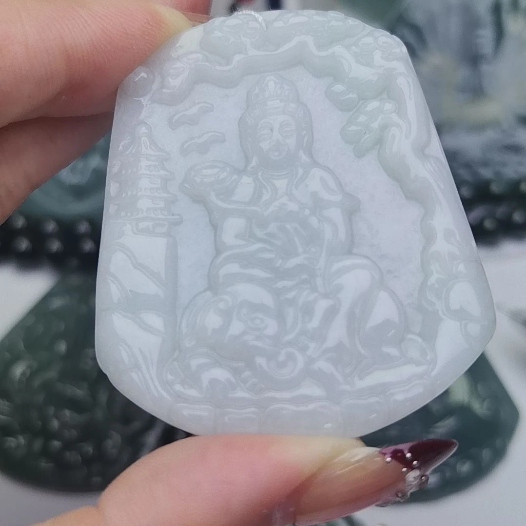 翡翠颈饰未镶嵌天然的A货翡翠