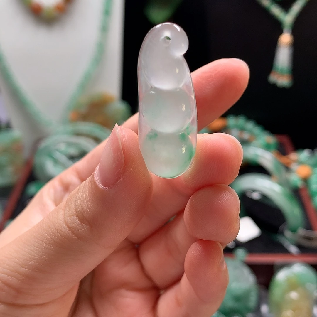 石英质玉未镶嵌吊坠