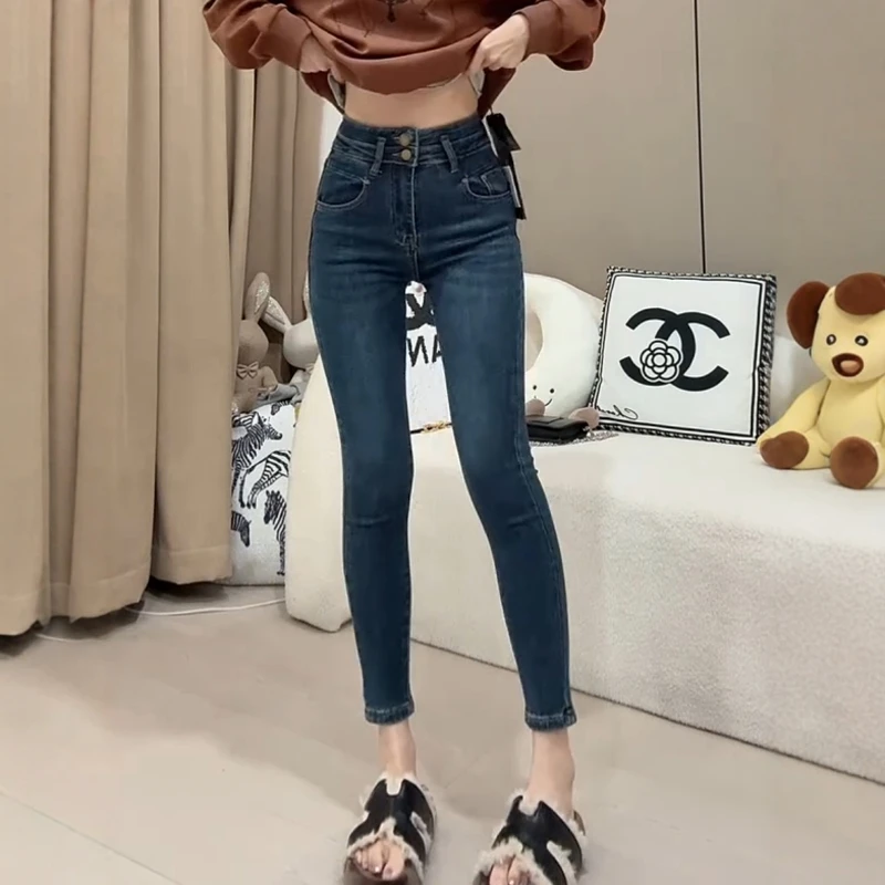 秋季新款两粒扣设计窄版牛仔烟管裤女大码高腰显瘦修身直筒小脚裤