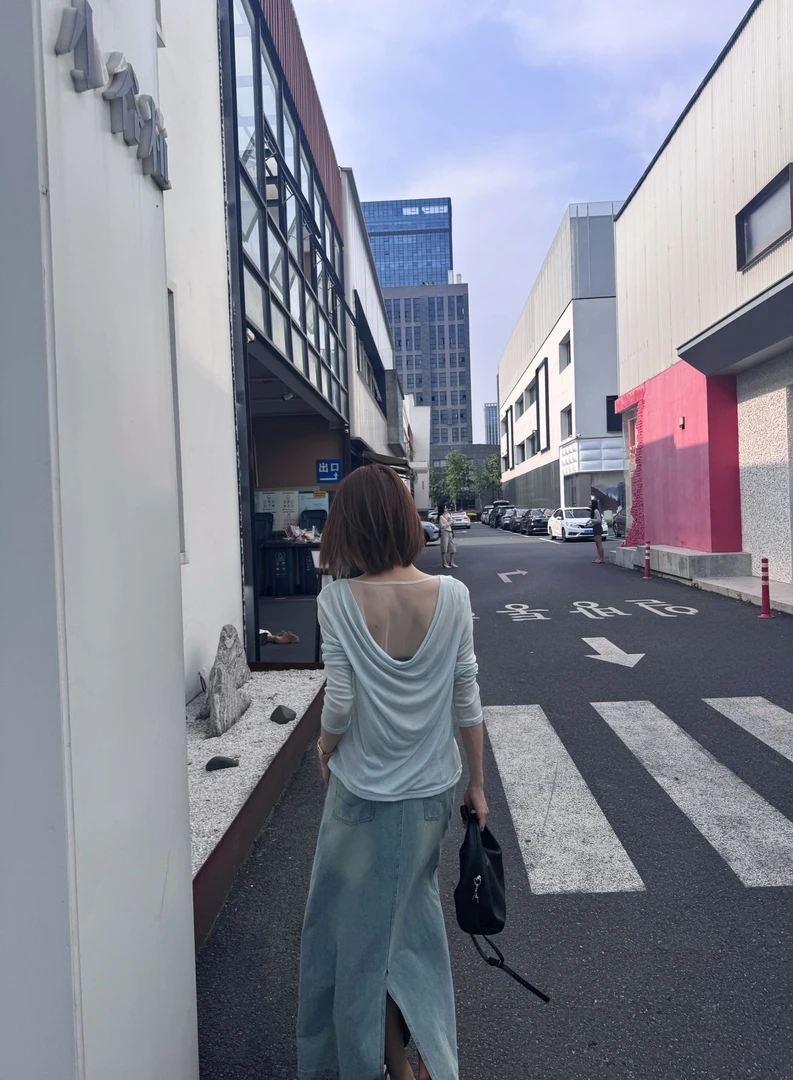 R-HER【昨日青空】夏季简约薄款长袖舒适时尚宽松纯色圆领打底衫女