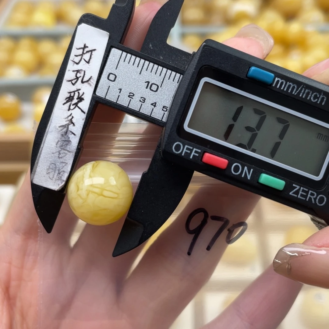 蜜蜡裸石未镶嵌从***。蜜蜡