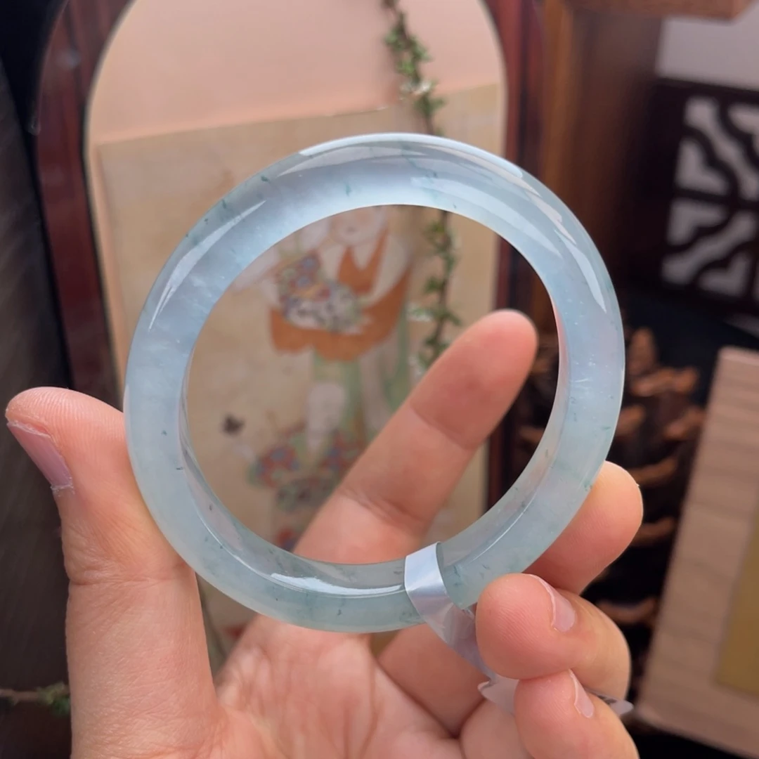 翡翠手镯（贵妃镯）未镶嵌52正圈