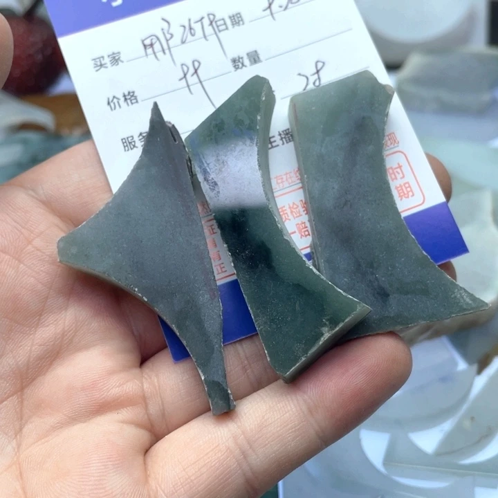 用***9翡翠未镶嵌颈饰3458