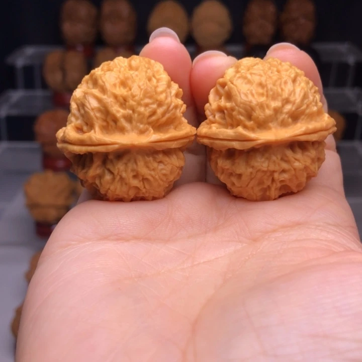 文玩核桃吊坠48珊瑚绣球