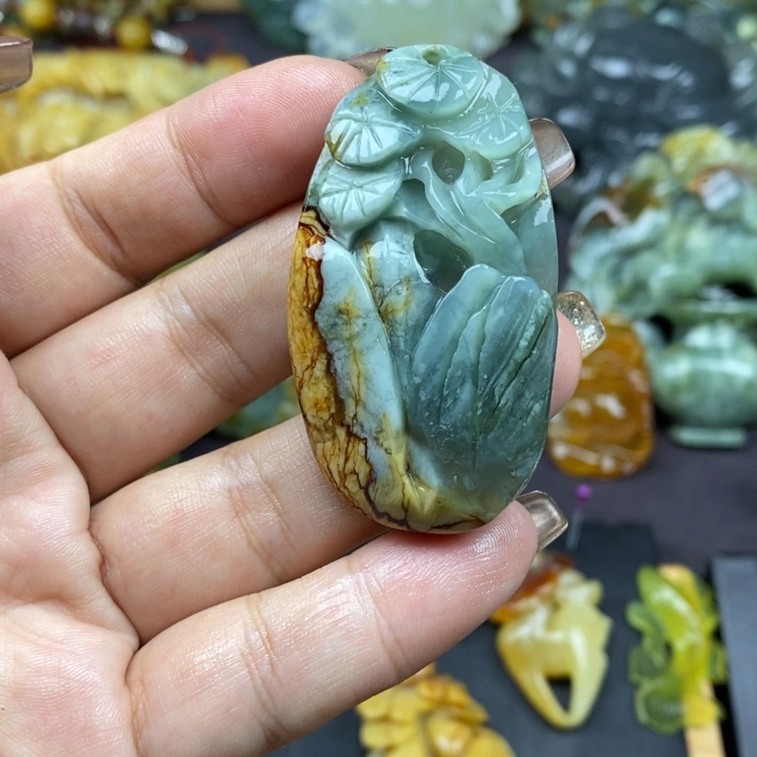 蛇纹石玉未镶嵌颈饰