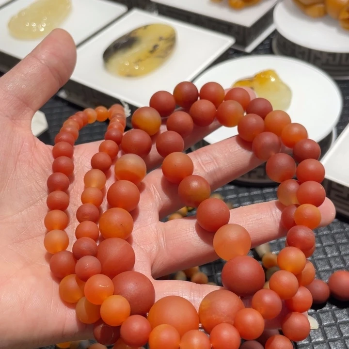 石英质玉（黄龙玉）未镶嵌颈饰