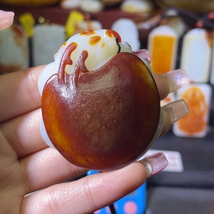 和田玉把件未镶嵌任**。