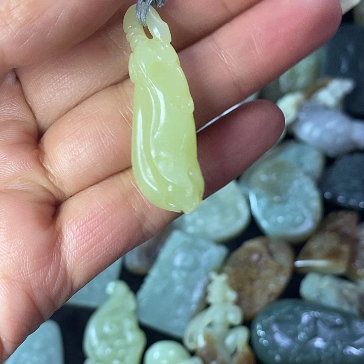 和田玉（糖玉）未镶嵌颈饰玉兰吊坠