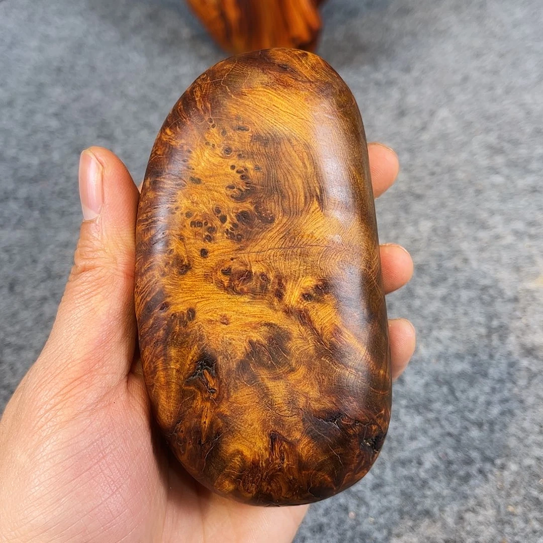 柏木（崖柏）雷雷瘤花把件