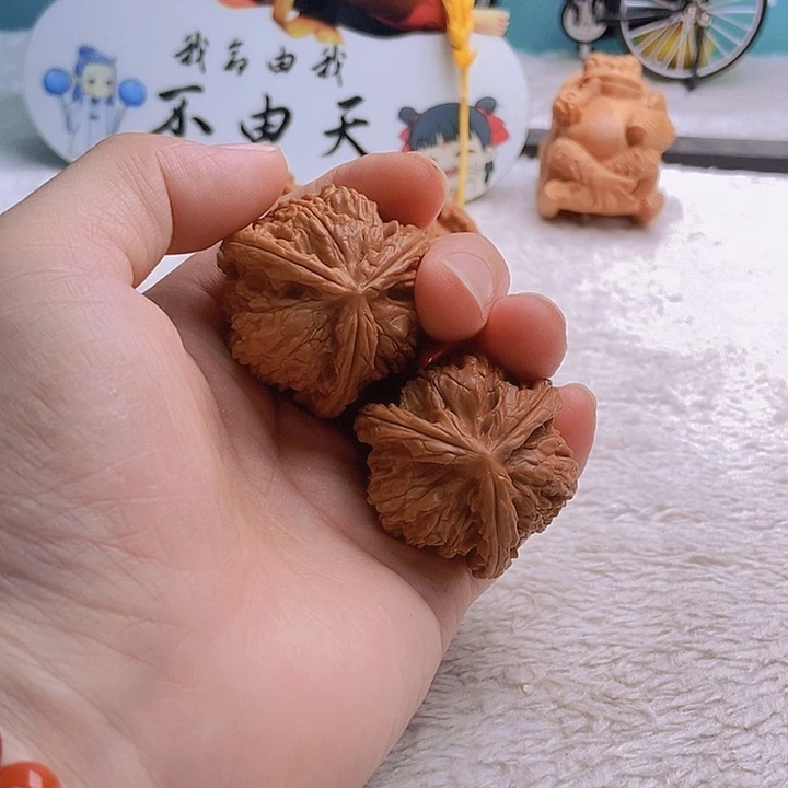 把件文玩核桃嗦*两三棱