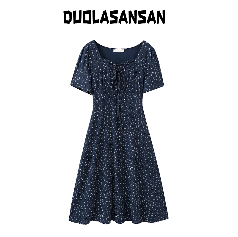 哆啦大码女装蓝墨星辰遮肉显瘦减龄碎花连衣裙525568