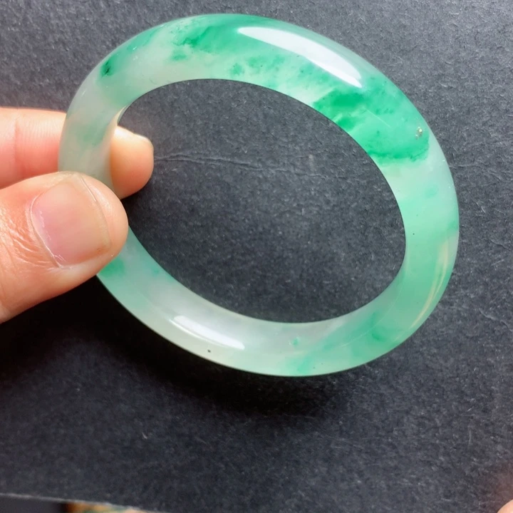 未镶嵌手镯石英质玉