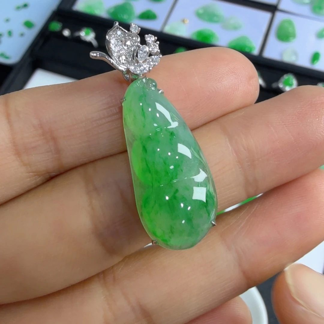 翡翠颈饰18K金镶嵌福豆