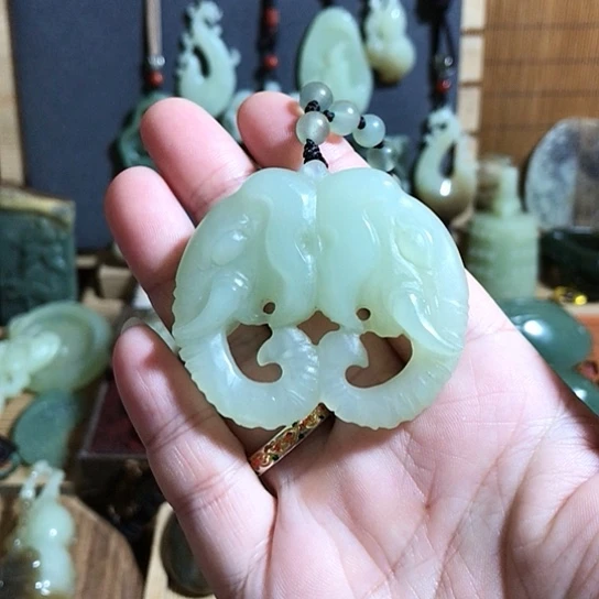 未镶嵌蛇纹石玉颈饰