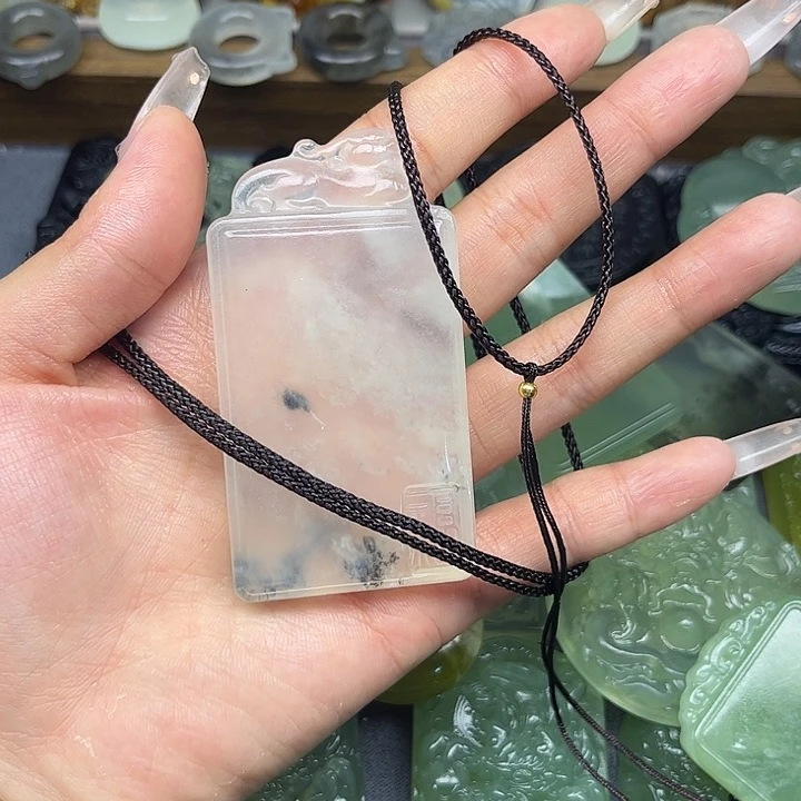 蛇纹石玉未镶嵌颈饰潇*