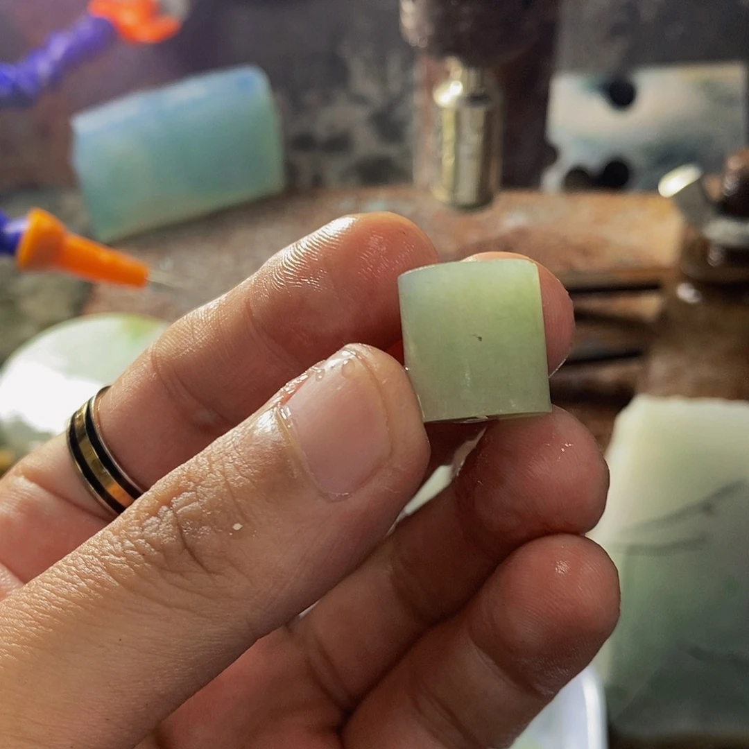 定制翡翠未镶嵌宇****o抛光