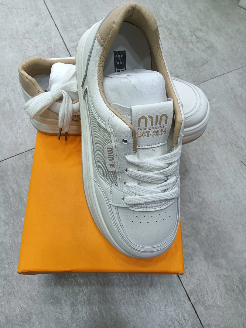 88003时尚百搭舒适休闲透气板鞋