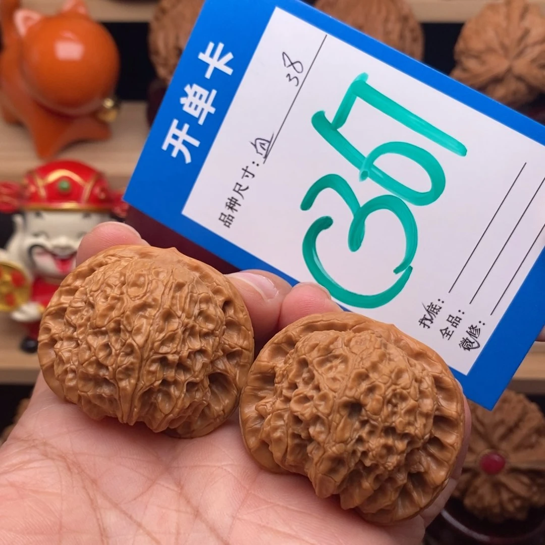 文玩核桃把件38尺血麒麟 满肉