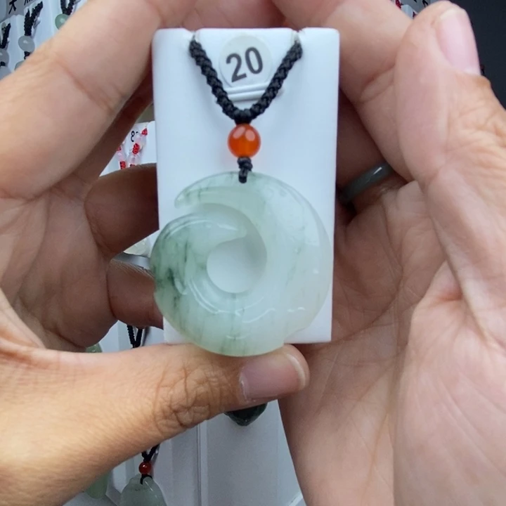 爱****石英质玉未镶嵌颈饰