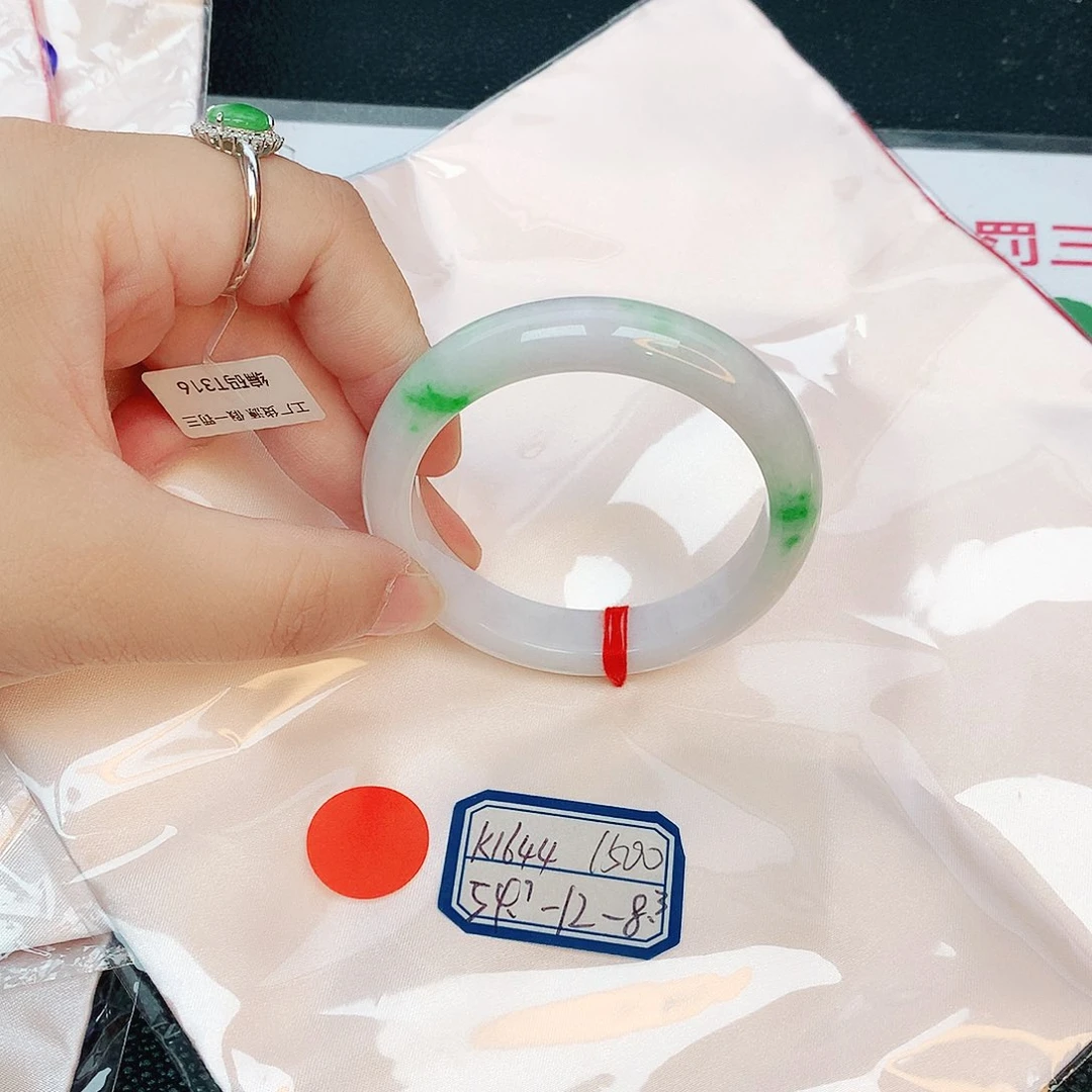 翡翠手镯未镶嵌缅甸翡翠
