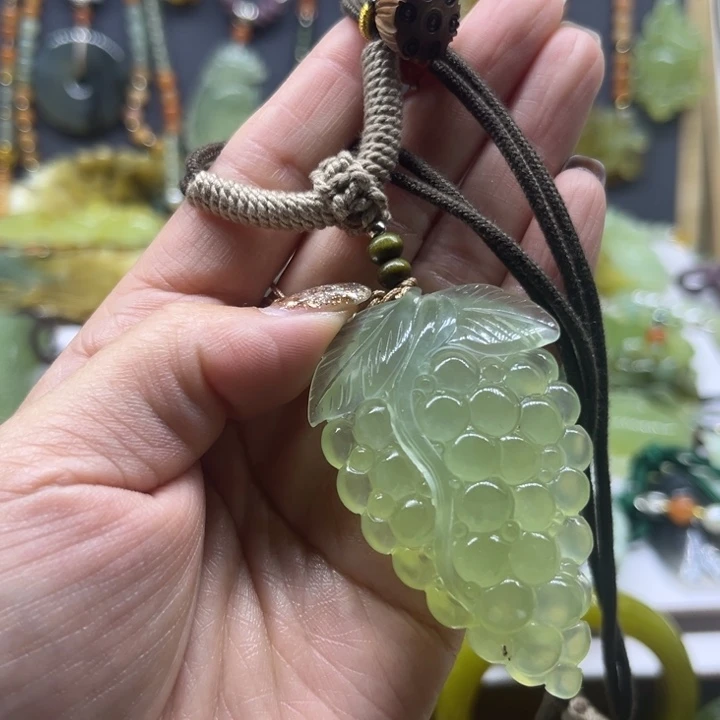 光***阁蛇纹石玉未镶嵌颈饰