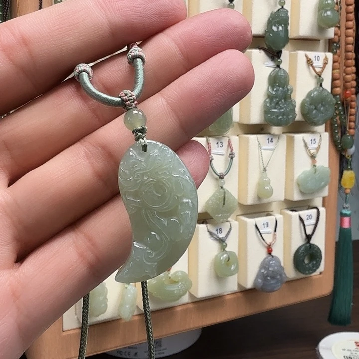 和田玉（糖玉）未镶嵌颈饰