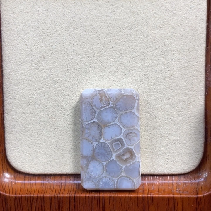 硅化玉未镶嵌颈饰K68