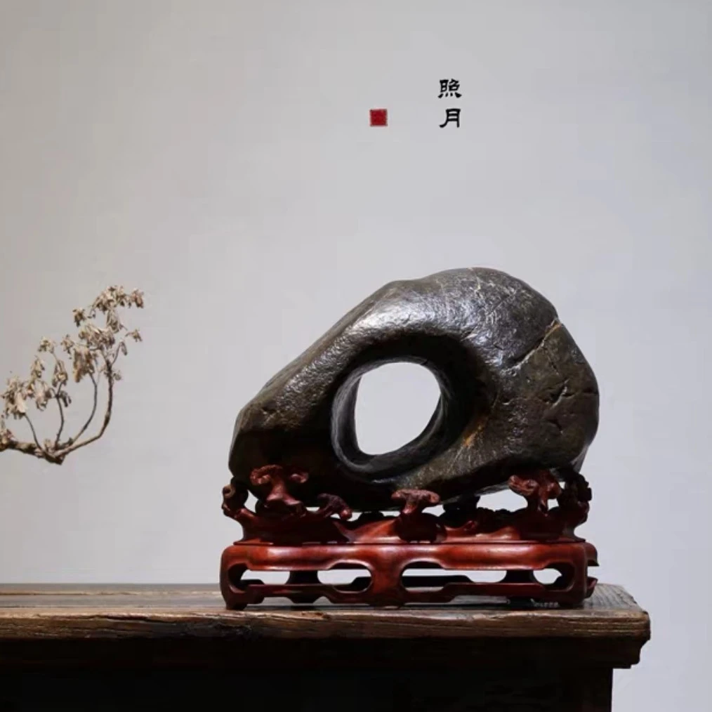 青色老太湖石宽厚饱满立体太湖石摆件