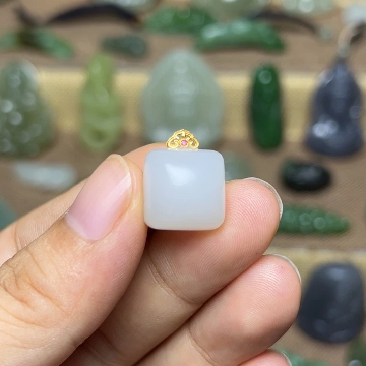 颈饰未镶嵌和田玉