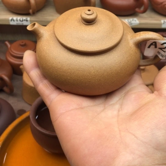 紫砂茶壶黄金段泥寒江150豪升左右
