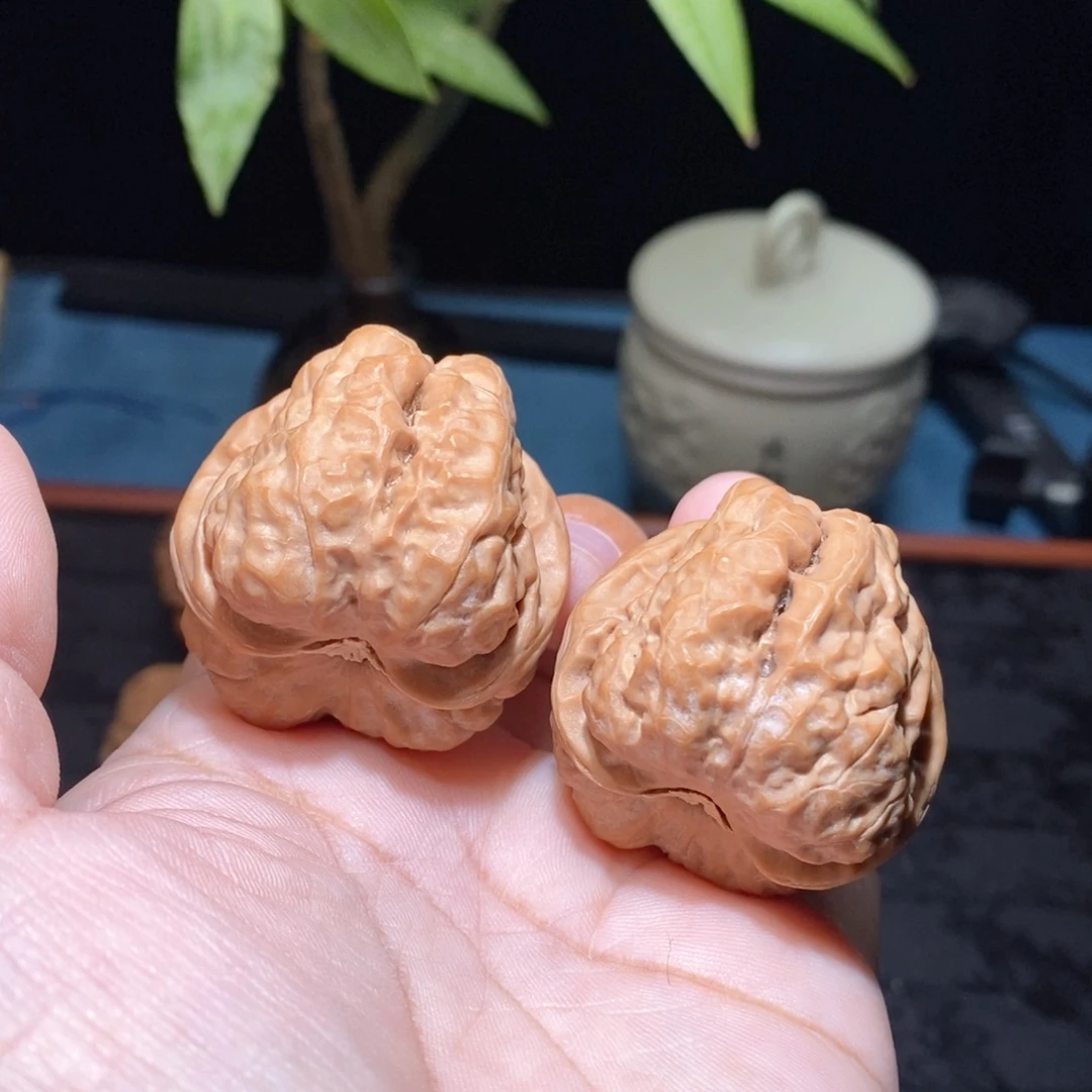 文玩核桃吊坠蛤蟆头