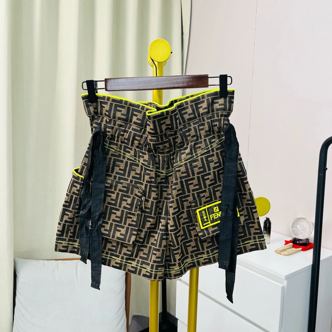 99新 FENDI/芬迪 棕色口袋满logo牛仔短裤 38码 99新/无配件
