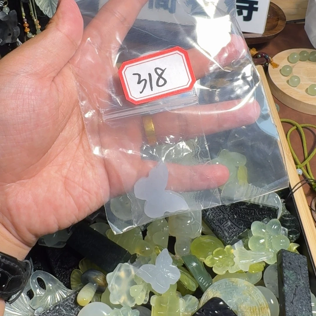做***王蛇纹石玉合金颈饰