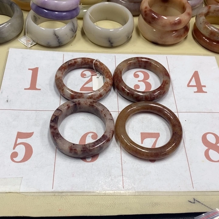 石英质玉手镯未镶嵌踏雪有色线色点