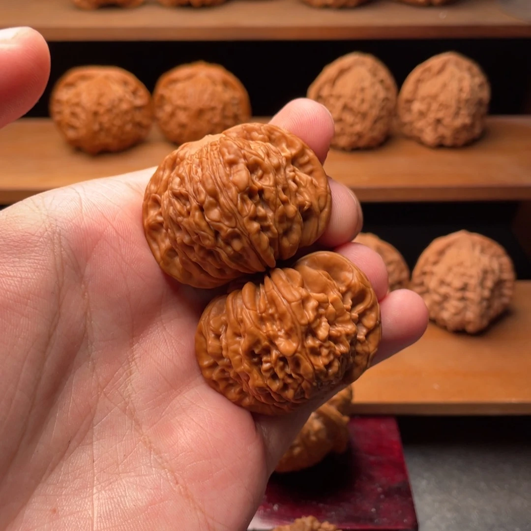 文玩核桃把件吴**?42毕业四座楼