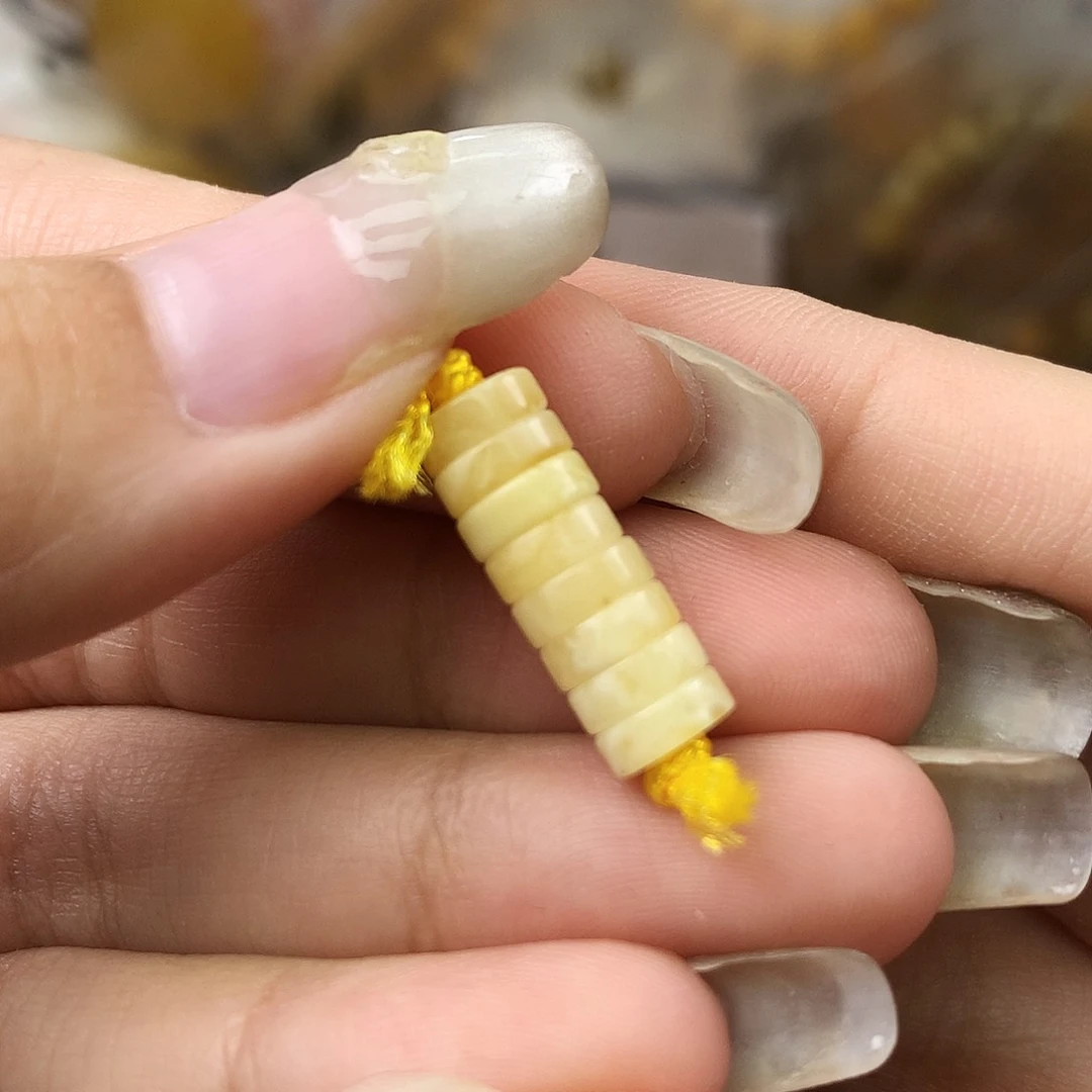 未镶嵌琥珀珠宝奇石