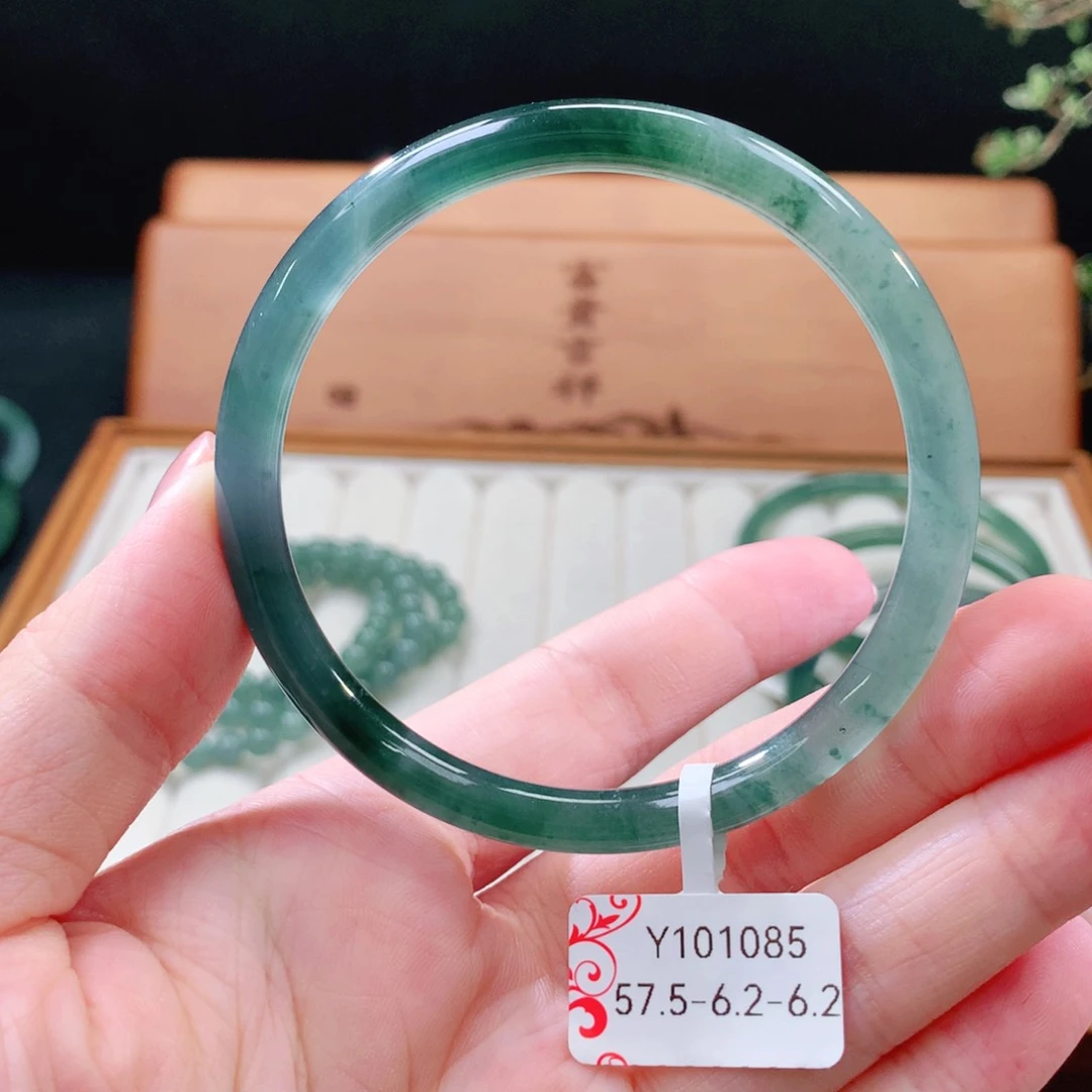 翡翠手镯（圆镯）未镶嵌