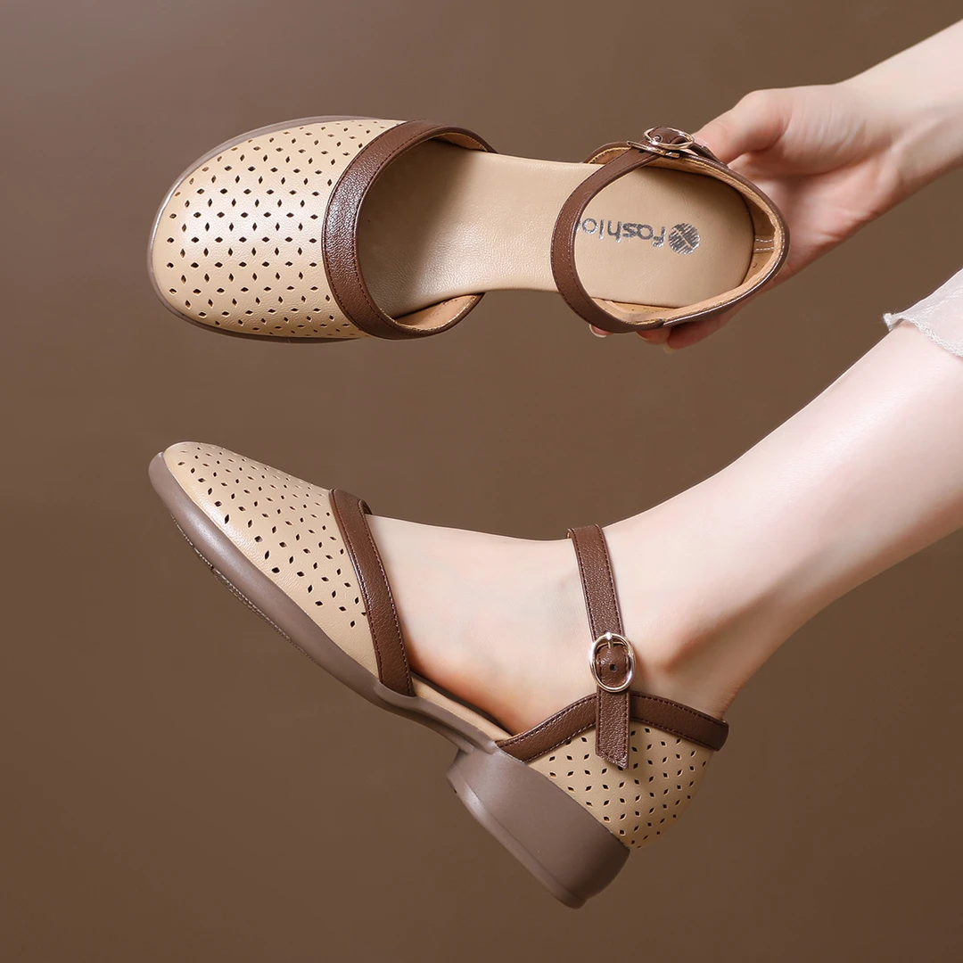 包头镂空真皮粗跟罗马风凉鞋女2025透气粗跟复古圆头妈妈鞋中跟