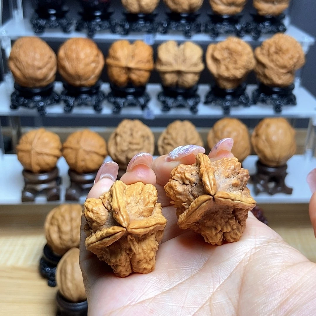 桃核把件斑****。3…………金蟾塔