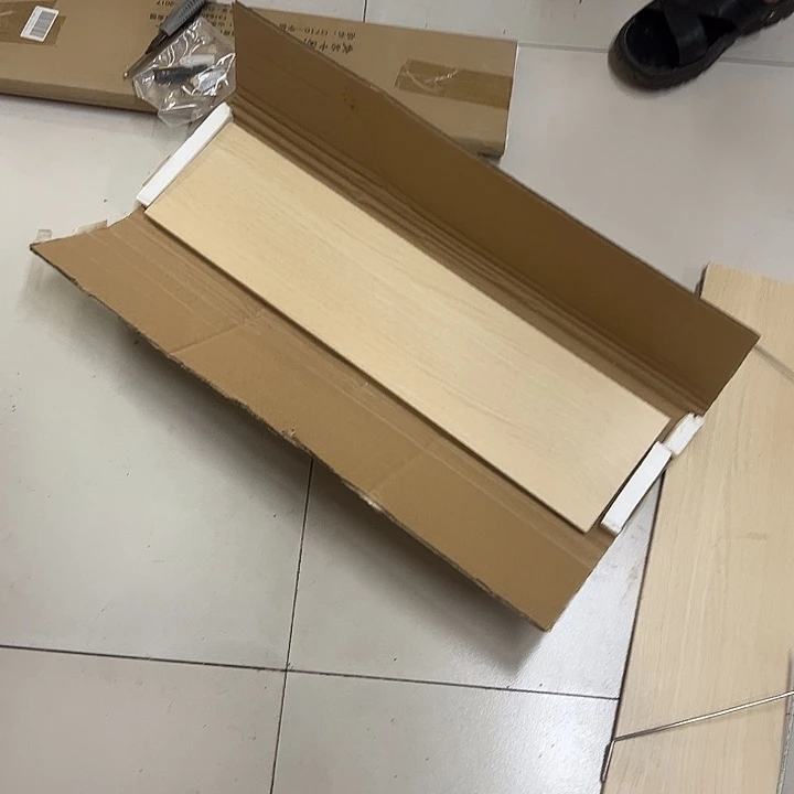 梁***莹60×15墙面置物架不退不换瑕疵