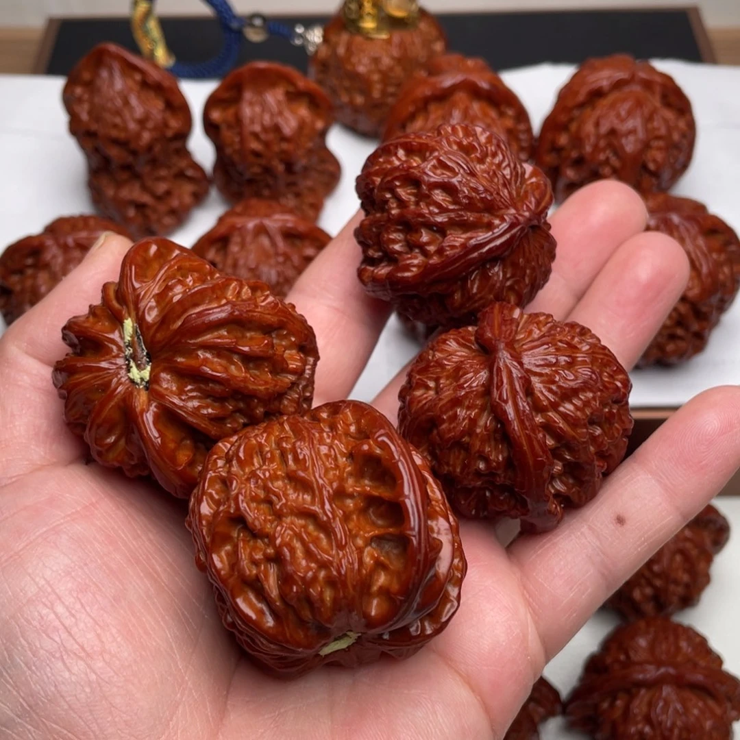 团***1文玩核桃吊坠白狮子