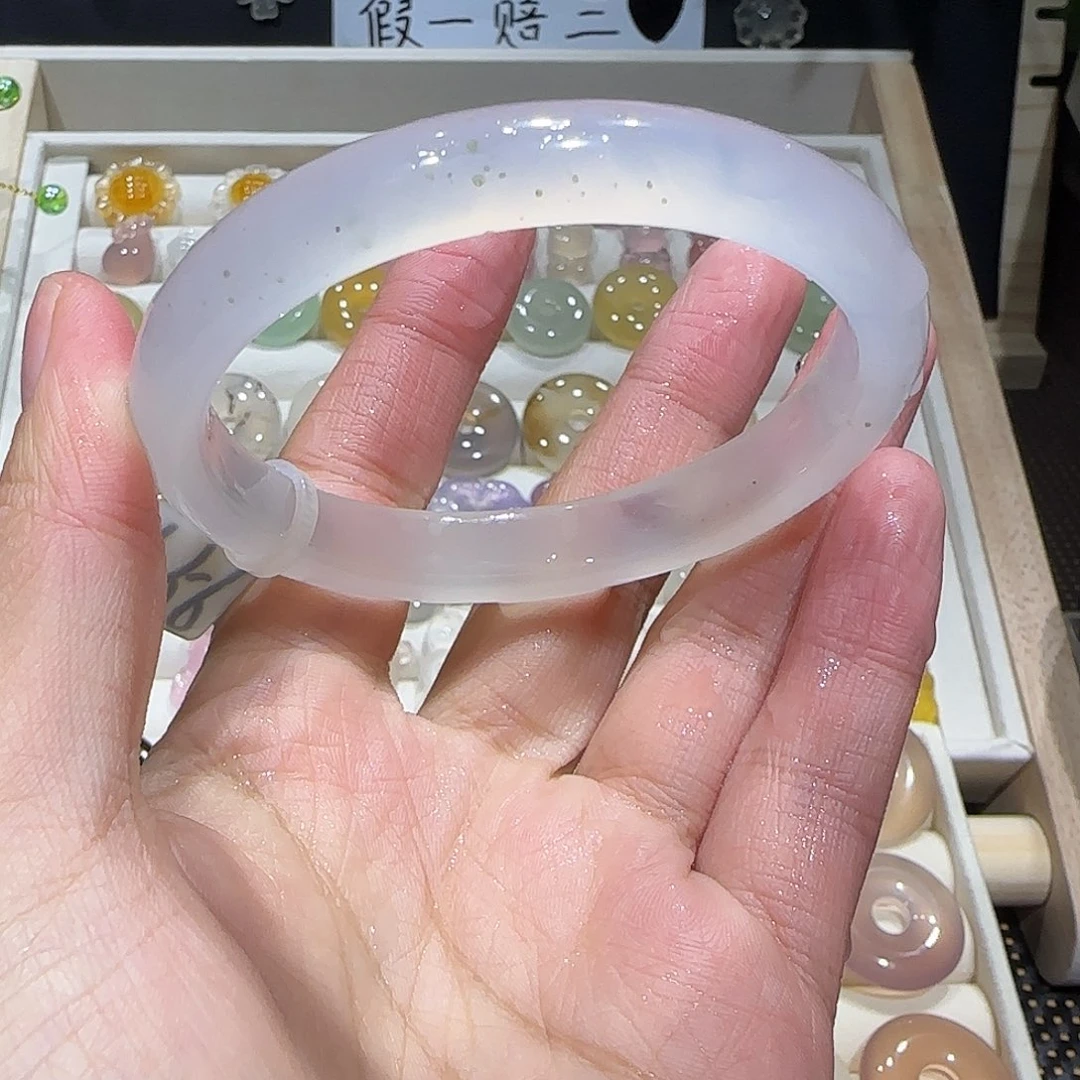 玛瑙/玉髓未镶嵌手镯飘绿花56福利