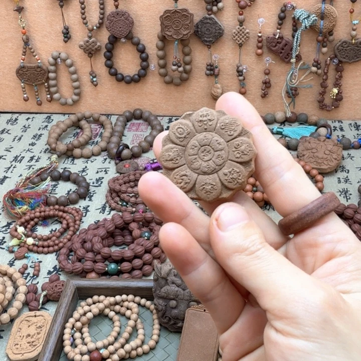 龙涎香方小莲花香牌