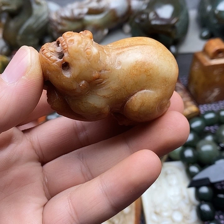 未镶嵌蛇纹石玉颈饰