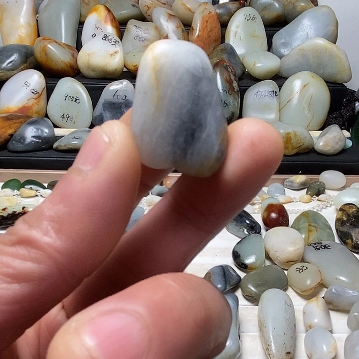 和田玉未镶嵌颈饰吊坠