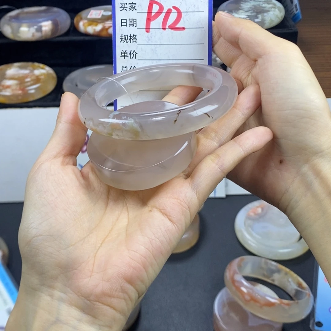 梦****未镶嵌手镯石英质玉