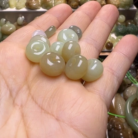 【闪购商品】颈饰未镶嵌和田玉透闪石玉多拍发一