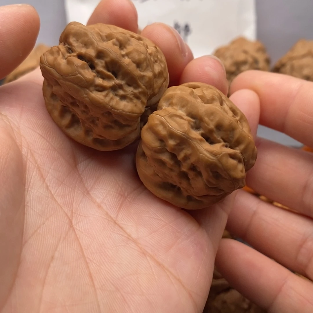 文玩核桃吊坠边33左右