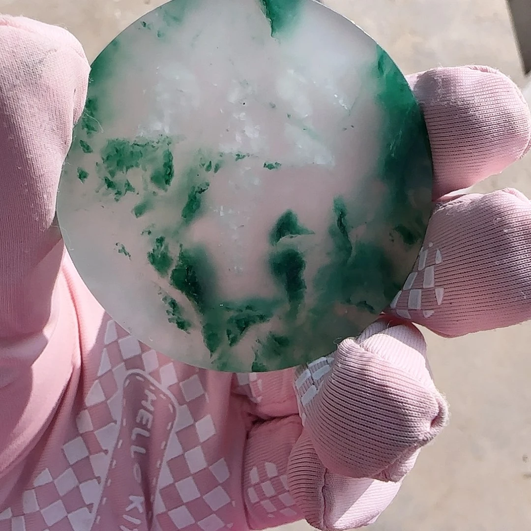 石英质玉颈饰未镶嵌云**风