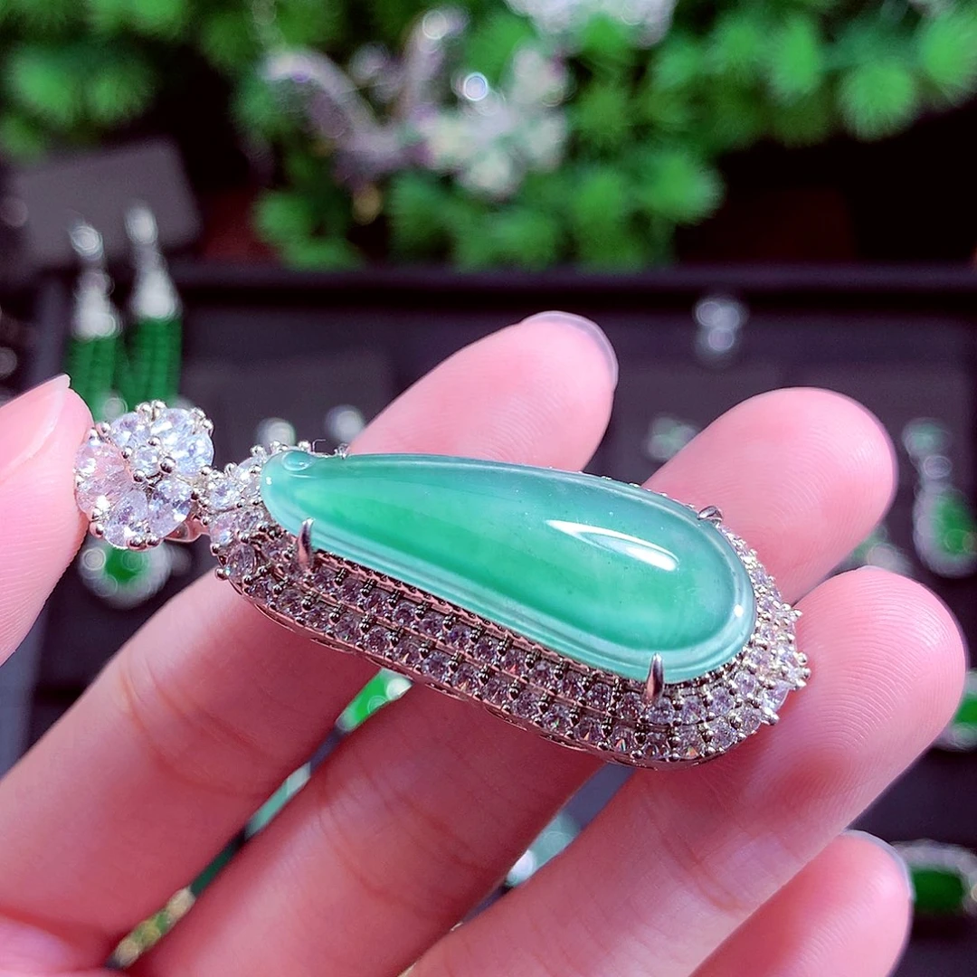 颈饰未镶嵌翡翠天然